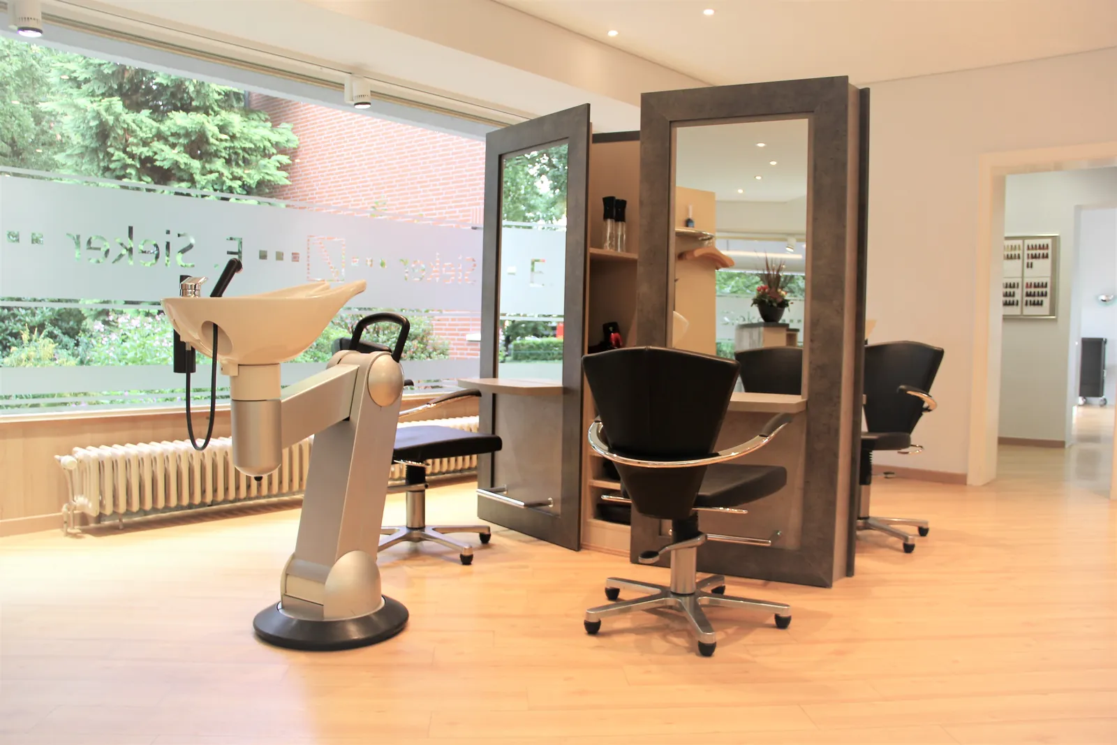 Bedienplätze im Salon Sieker